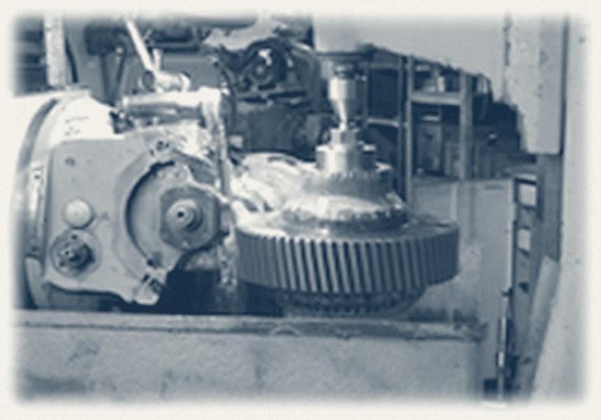 Planche de brochage et mortaisage : pièces et machines